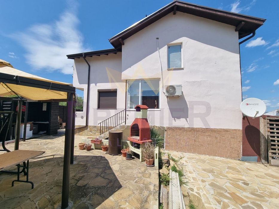 Къща в Бургас, област-с.Медово площ 162 цена 185000