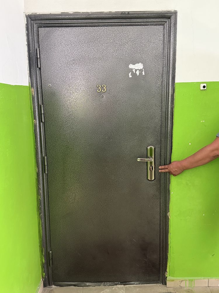 Продам входную дверь 96см