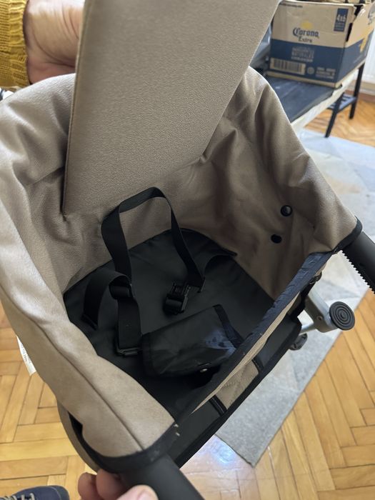 Scaun atasabil la masa pentru copii