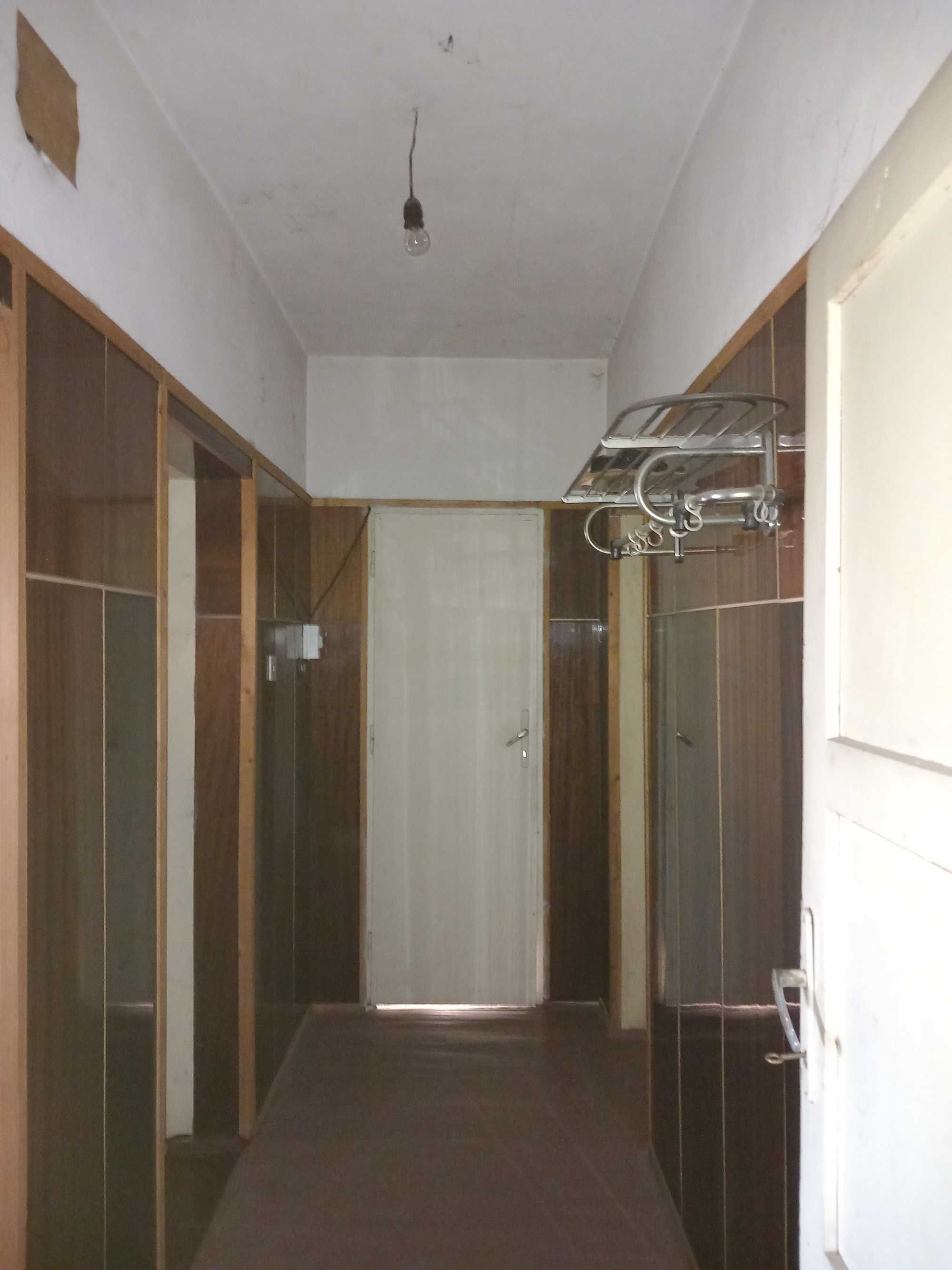Продава къща - близнак в село Пиперков чифлик.