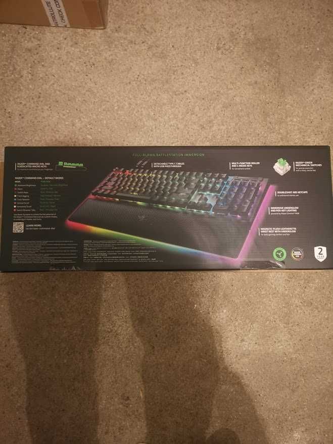 Клавиатура Razer BlackWidow V4 Pro - Green Switch - UK - Black