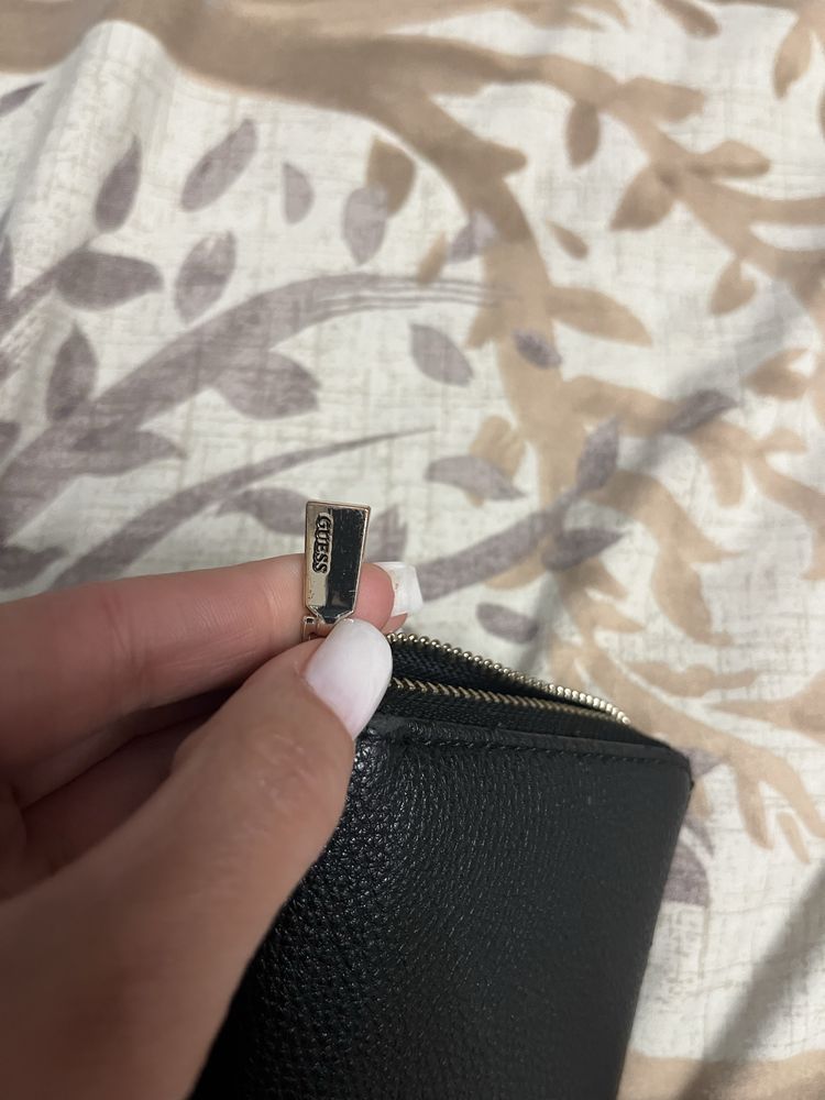 Дамско портмоне Guess