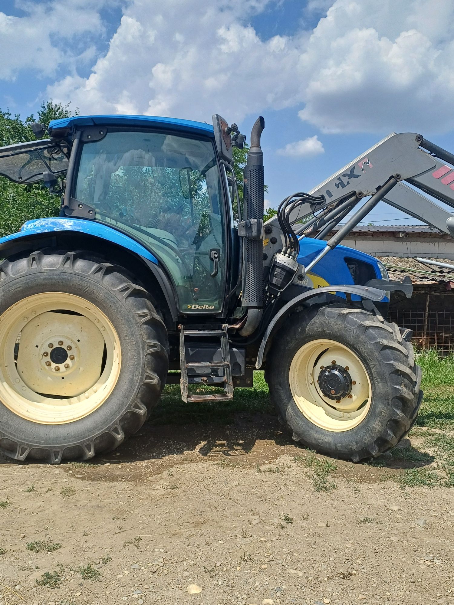 Vând New holland t6020