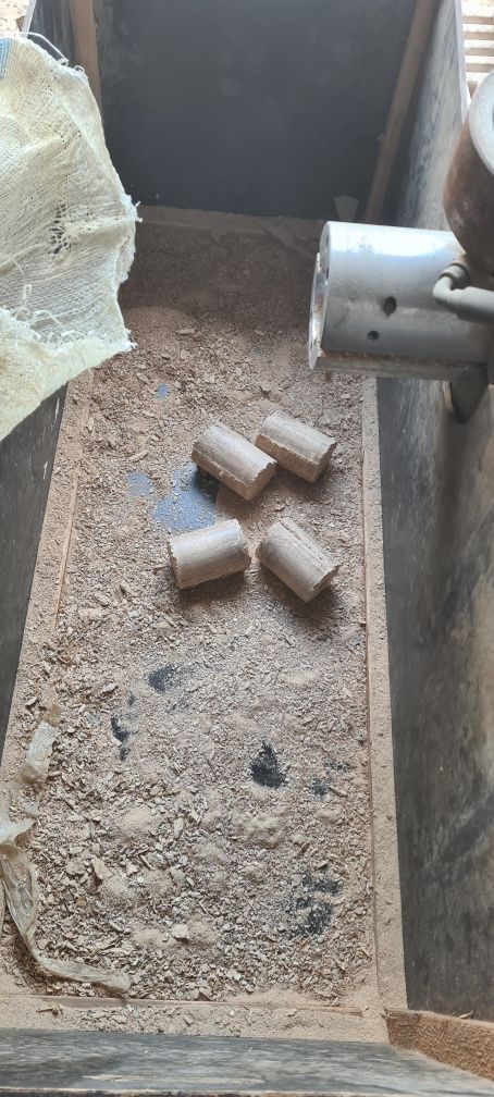 Brichete din rumegus de FRASIN ,STEJAR, FAG!!