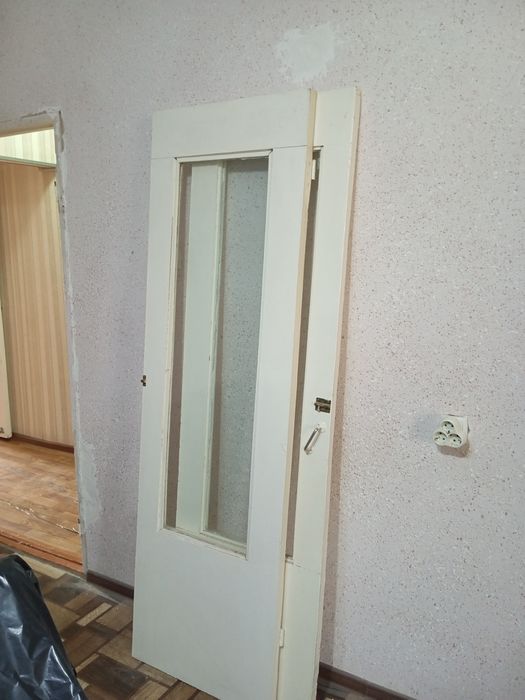 продаю двери со стеклом