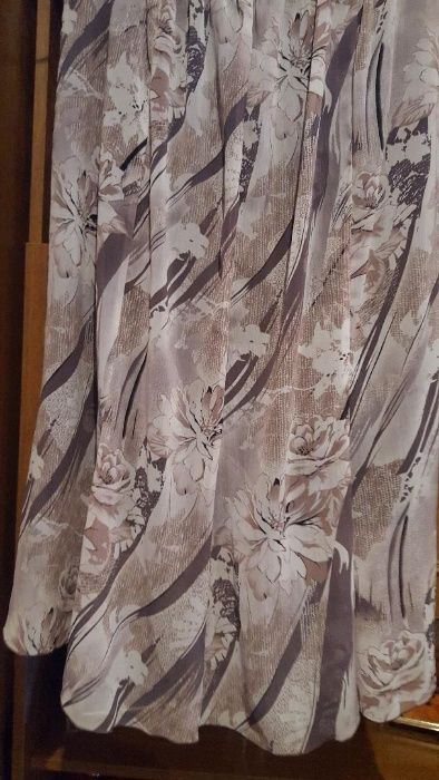 vand costum nou marime mare