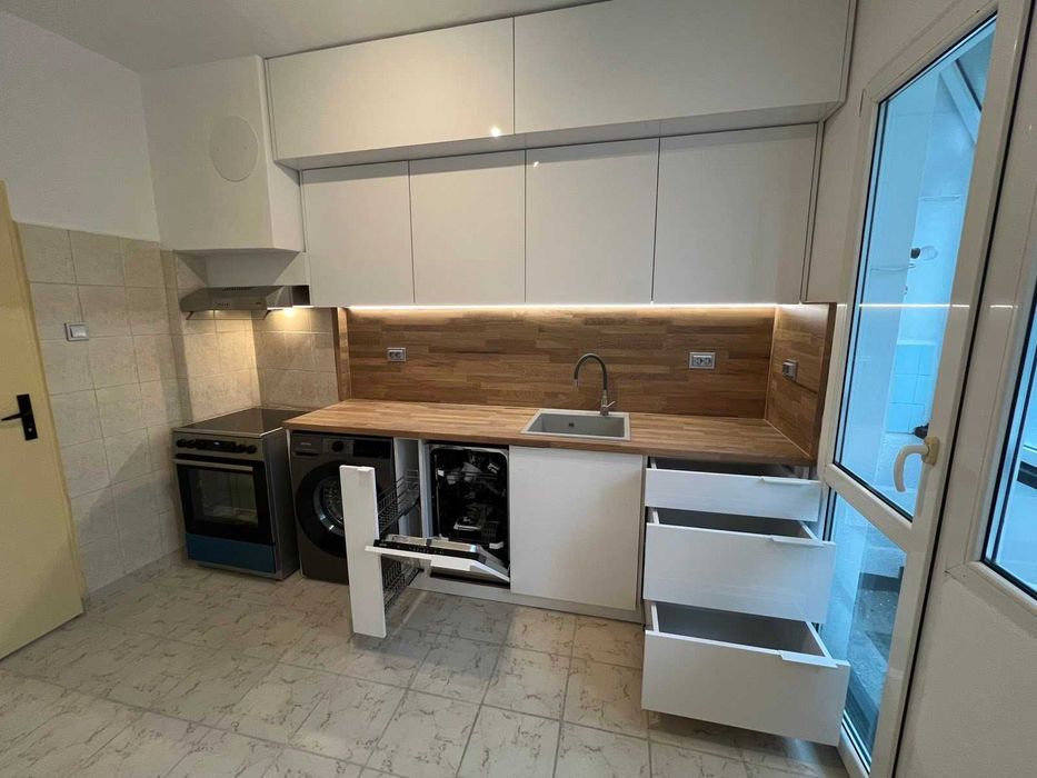 Продава се Тристаен апартамент в Пловдив, Въстанически - 87 кв.м за 1989 €/кв.м - Снимка #1