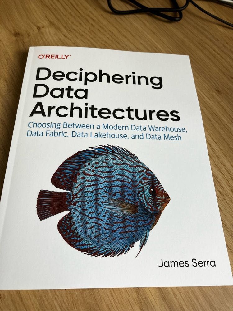 carte Deciphering Data Architectures - arhitectura de date web program