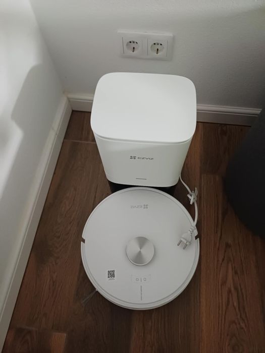 Vând aspirator robot