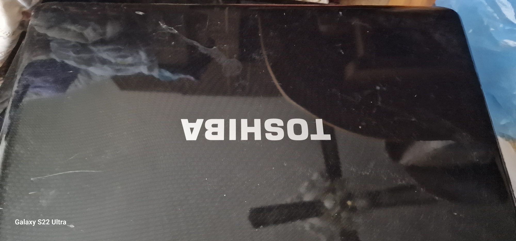 Лаптоп Toshiba продавам без зарядно