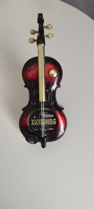 De vânzare bricheta  violoncel de colecție