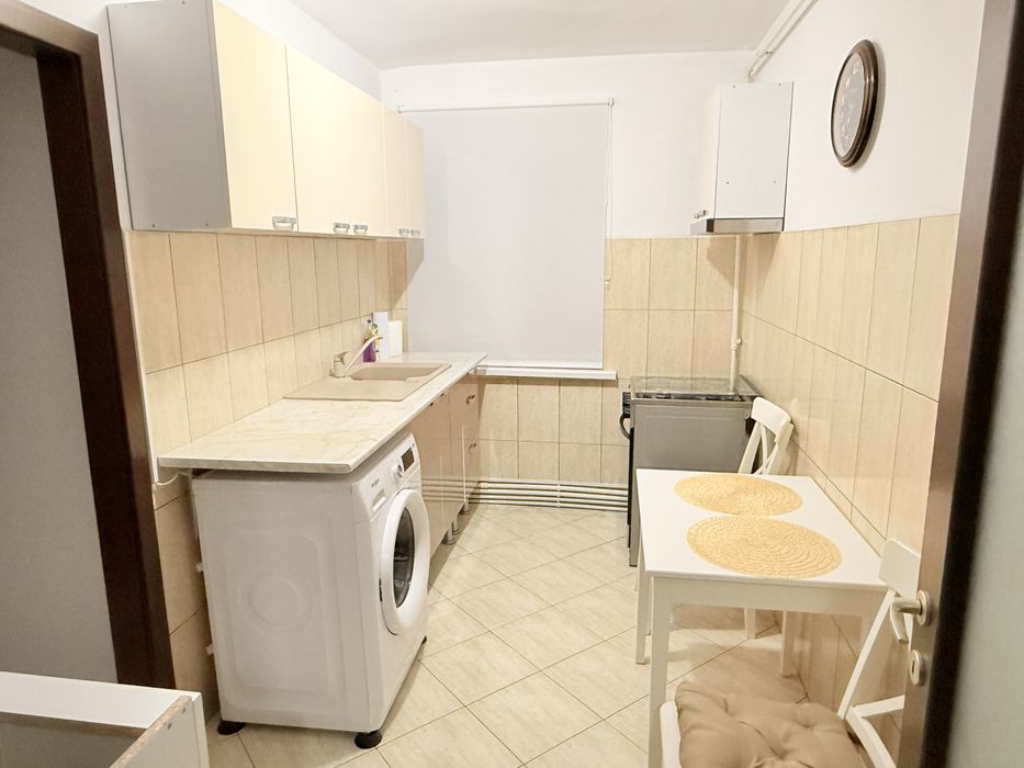 Inchiriez apartament cu 3 camere zona Crang parter