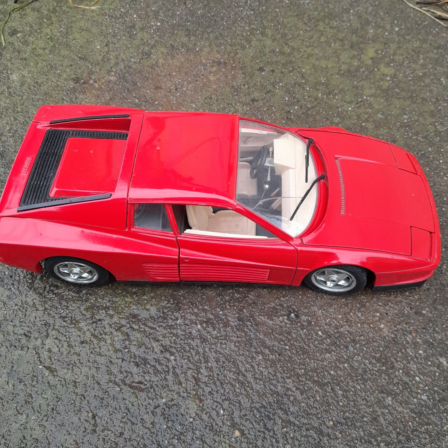 ferrari testarossa 1984 burago 1/18 [made in italy]