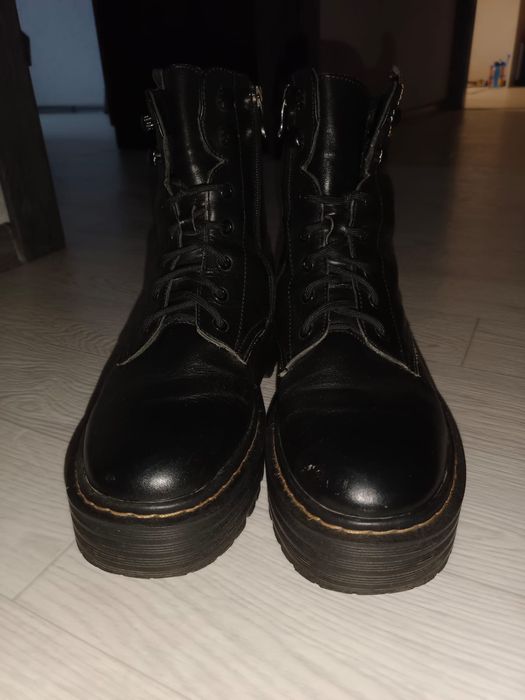 Продам осенние ботинки
