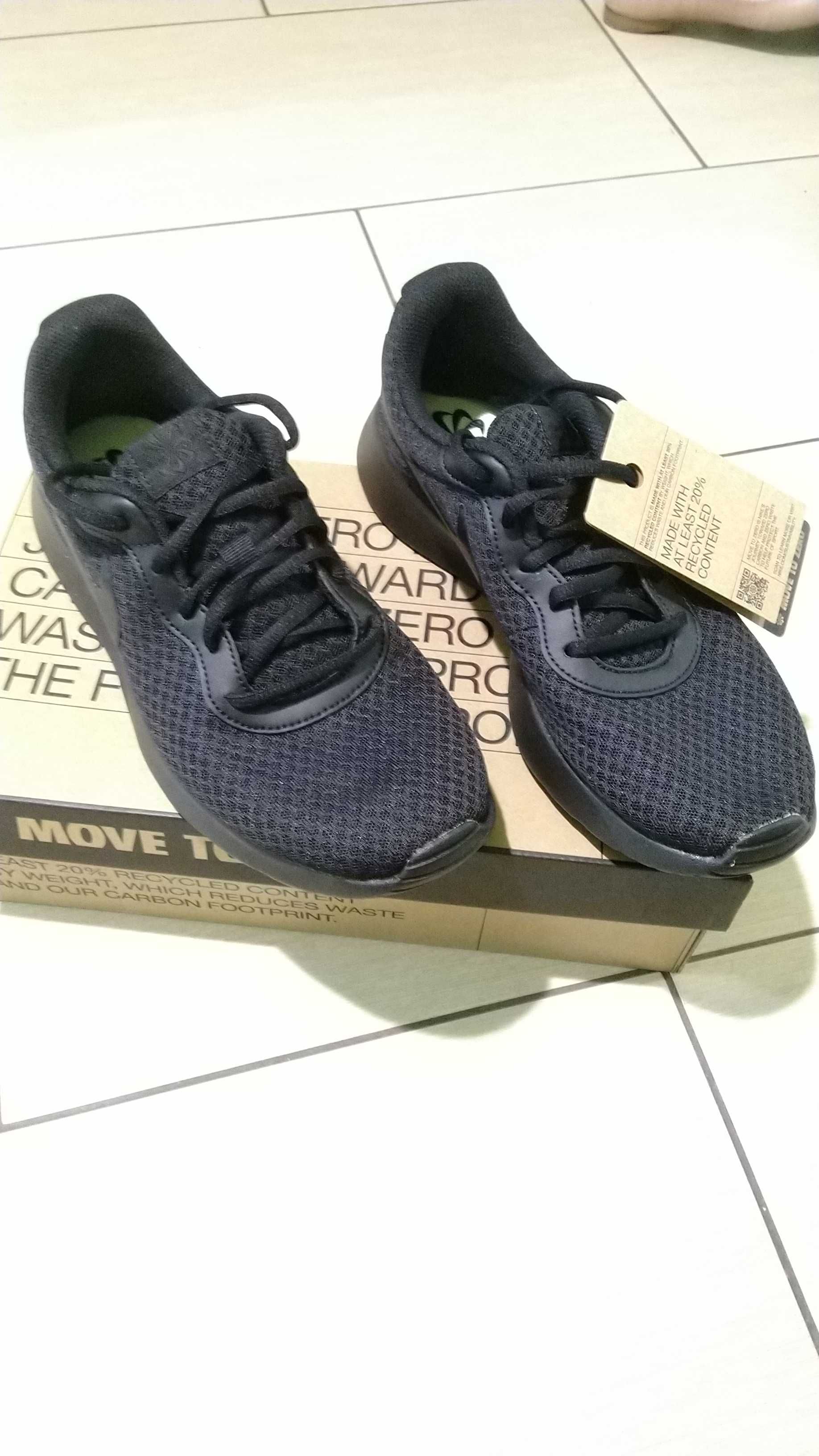 Nike Tanjun negru black 42