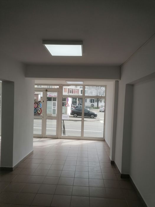 Închiriez spațiu comercial