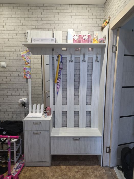 Продам шкаф в коридор