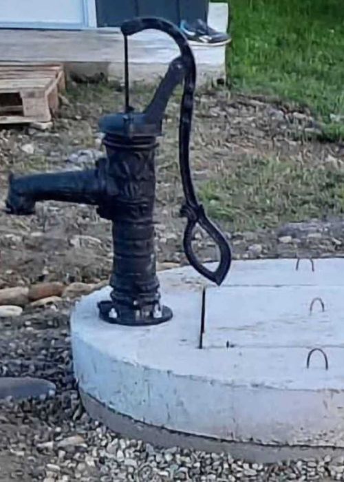 Vând  poampa manuala de fântână