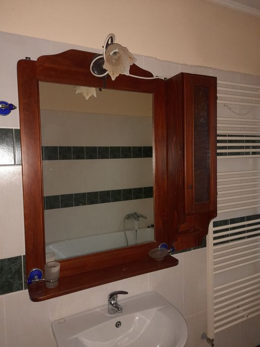 Dulap de baie în stil clasic cu oglindă din lemn, de culoare maro înch
