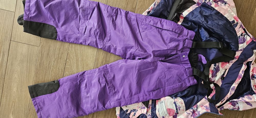 Vand costum schi fete in stare foarte buna