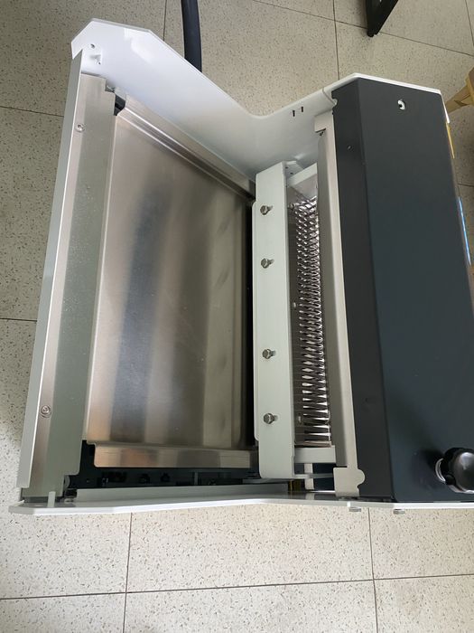 Хлеборезка сотилади, хамир кесиш ускунаси SINMAG