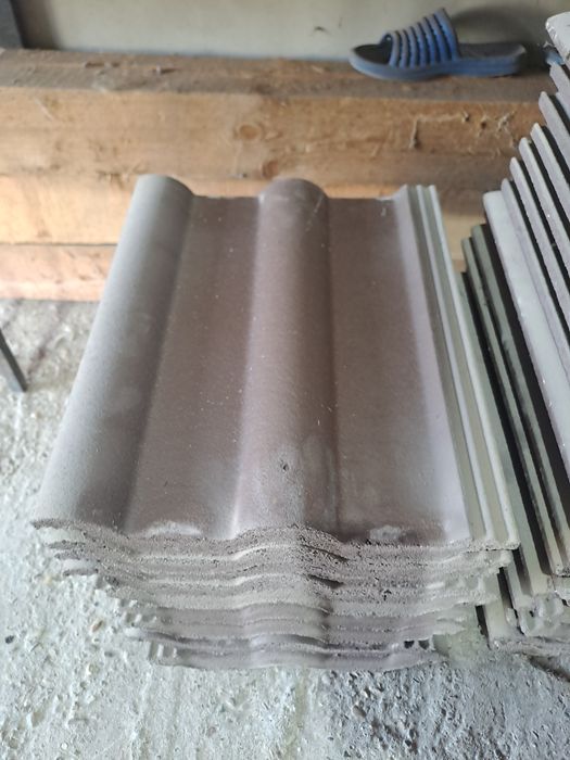 vand tigla bramac maro romana