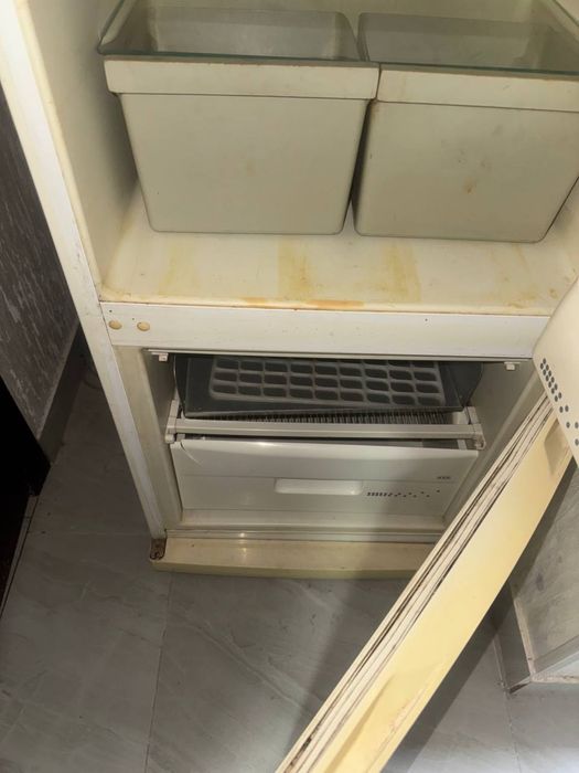 Холодильник Snaige в рабочем состояние