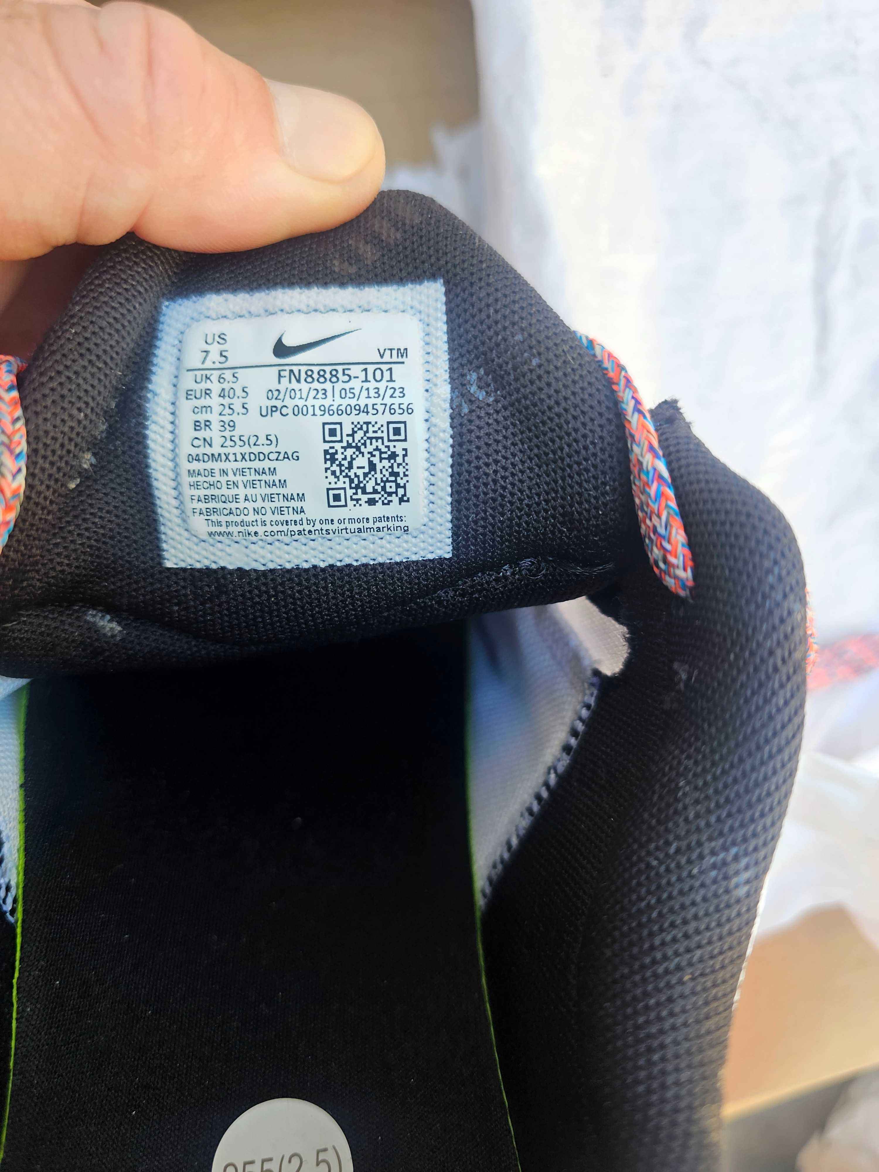 Маратонки NIKE AIR MAX PULSE 40.5