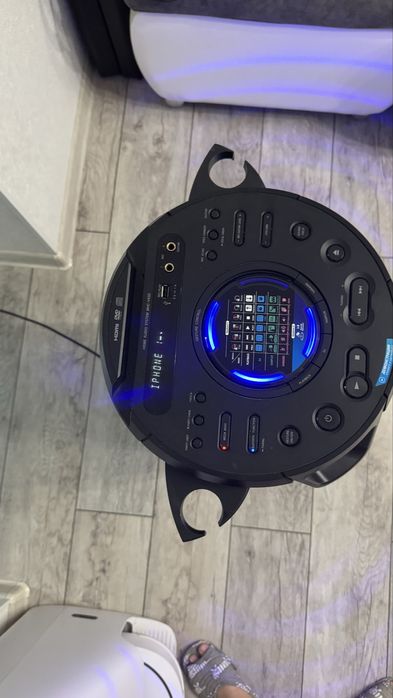 Продается музыкальный центр SONY ТОРГ УМЕСТЕН