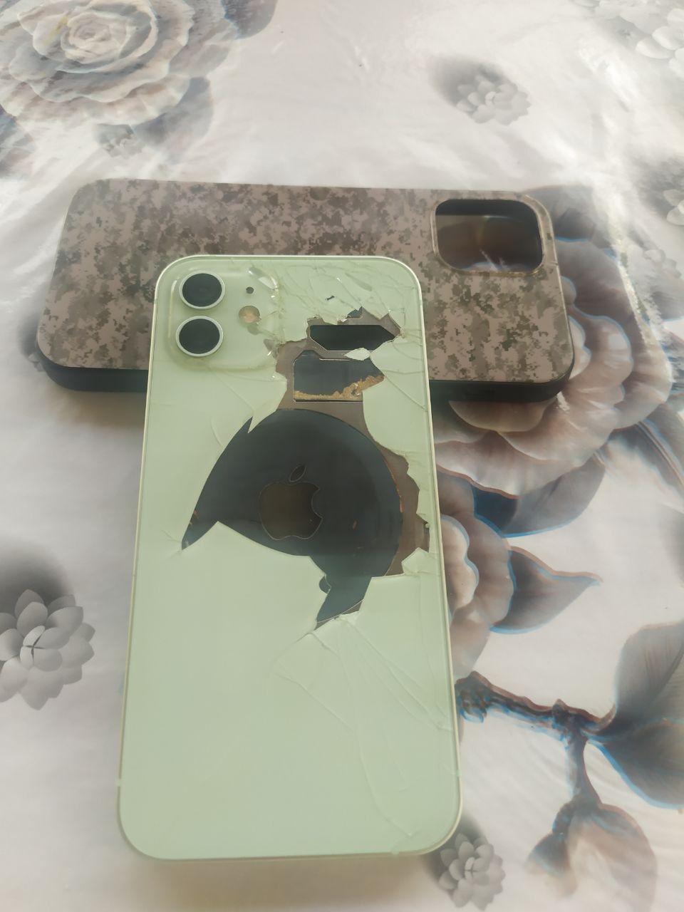 Iphone 12 памят 64 енкис 92 екран радной .