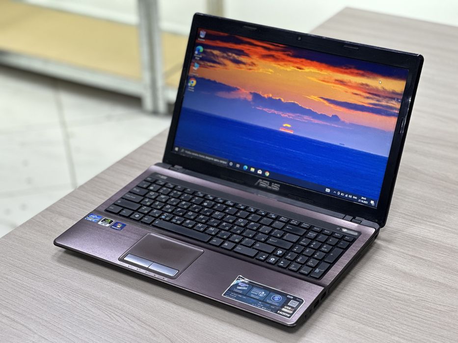 Ноутбук ASUS в отличном состоянии / i5-2450M / 4gb / GeForce 610M