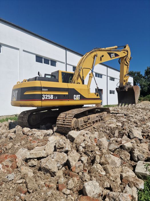 Escavator de închiriat.