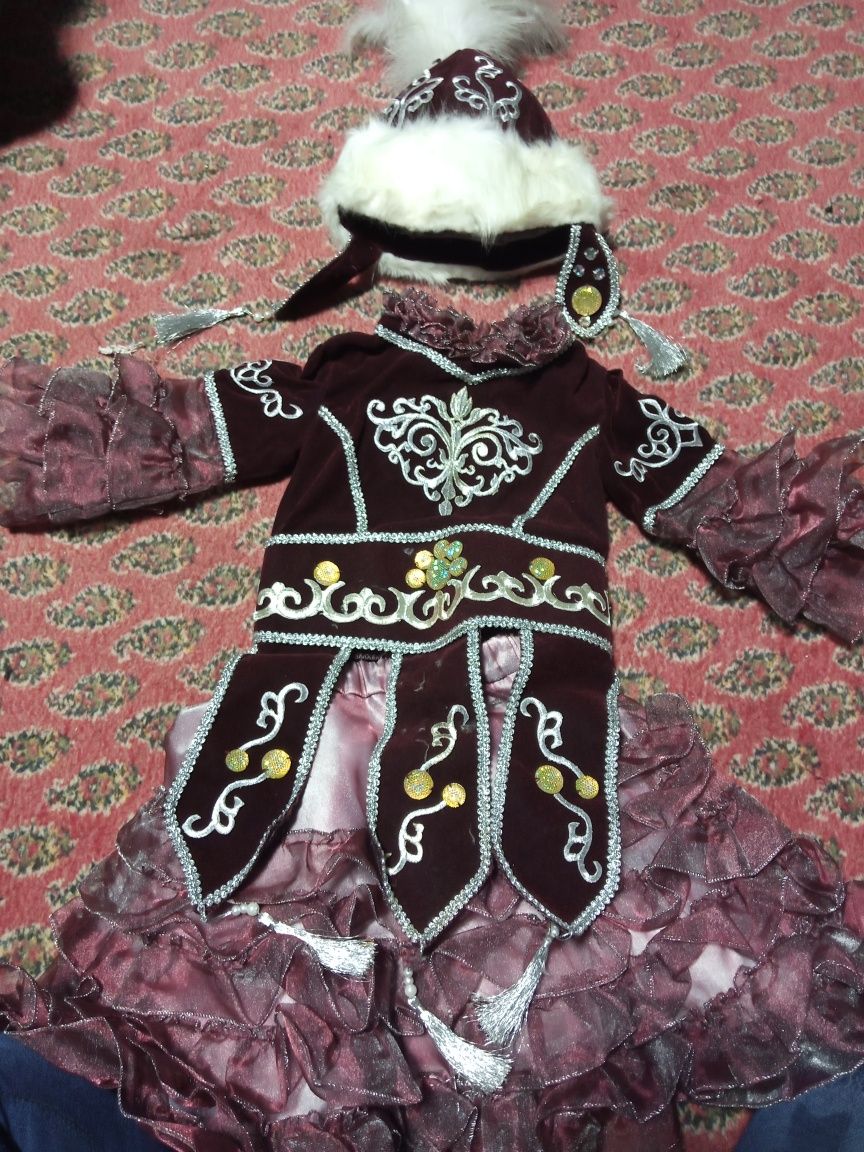 Продам казахский костюм на девочку