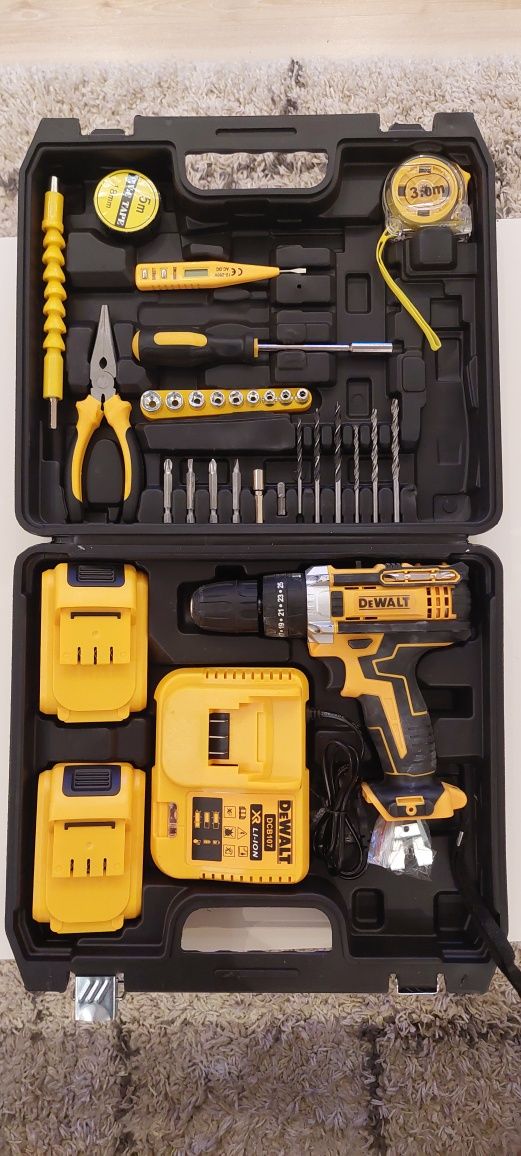 Акумулаторна бормашина DeWALT