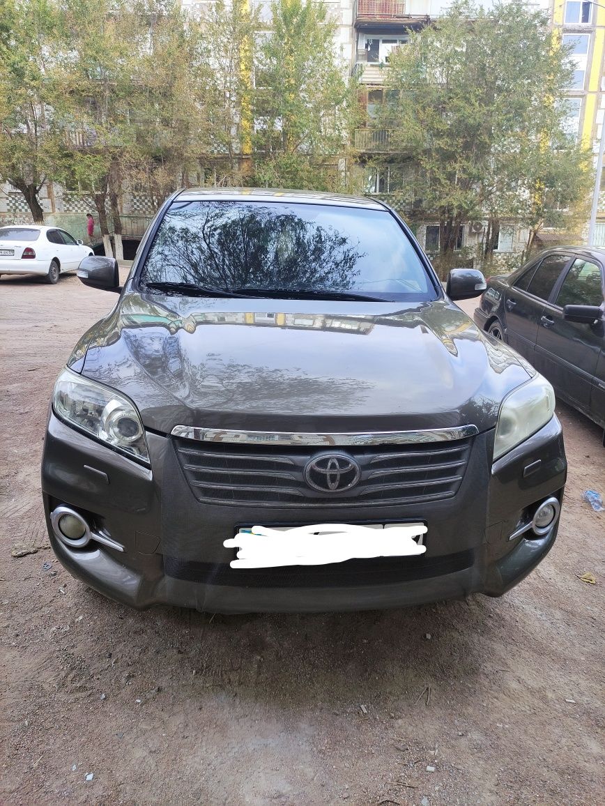 Продается автомобиль Toyota RAV 4.