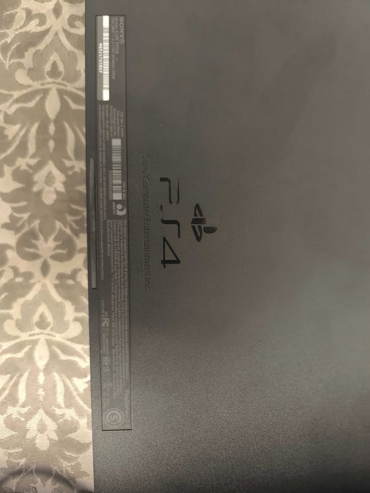 Playstation 4 500ГБ Продавам