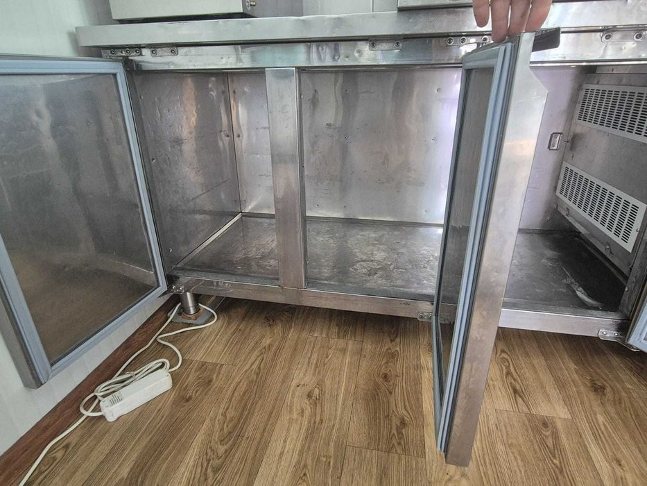 Masă Rece Inox Profesională – 3 Uși, Garnituri Noi – 180x70x80 cm