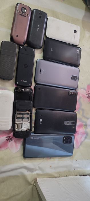 Телефоны не включаются