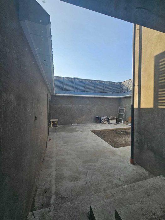 Сергели.Bobur махалляси. 2сотихда 5хонали коробкали уй сотаман