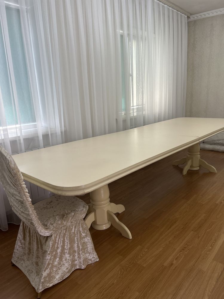 Продам стол для гостиной