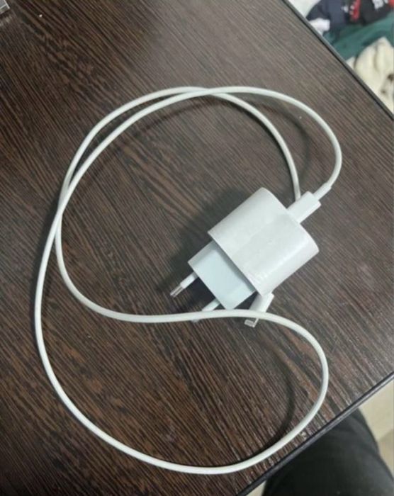 Продам зарядка для айфона оригинал 6000тг