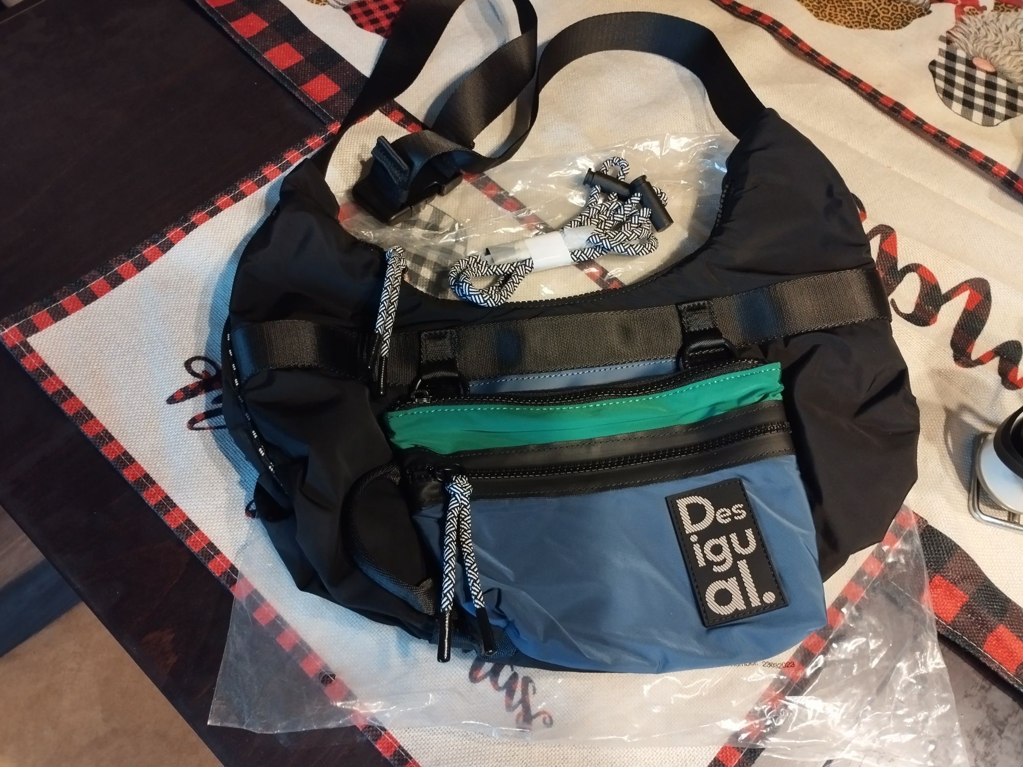 Desigual чанти,нова