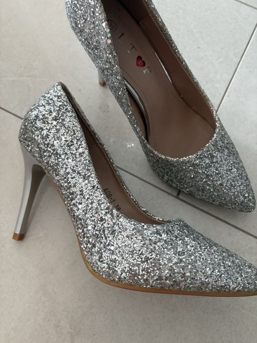 Pantofi stiletto