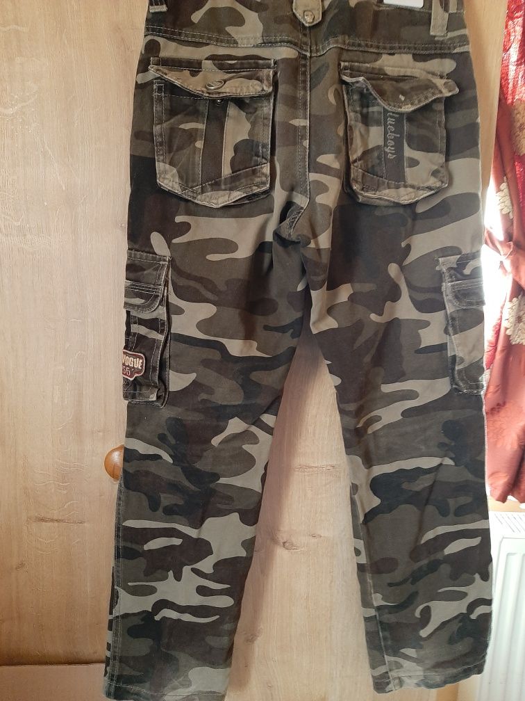 Pantaloni denim camuflaj 10 ani