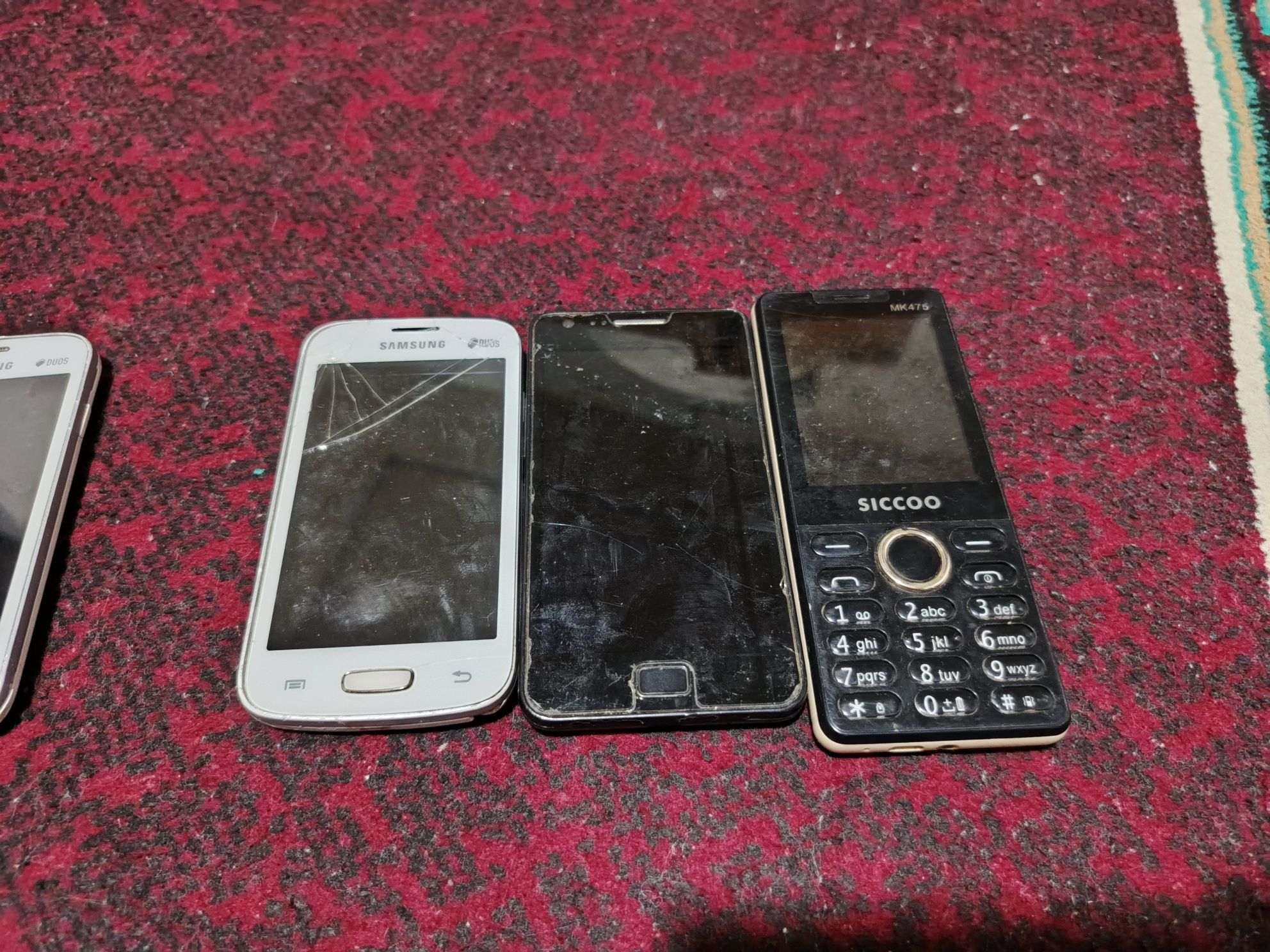 Zapchastga telefon sotiladi. Ishlaydigan telefonlar