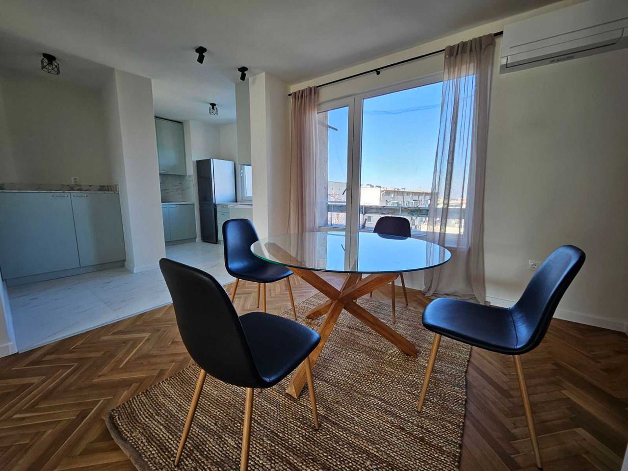 Дава се под наем Двустаен апартамент в Асеновград - 119 кв.м за 408 € - Снимка #8
