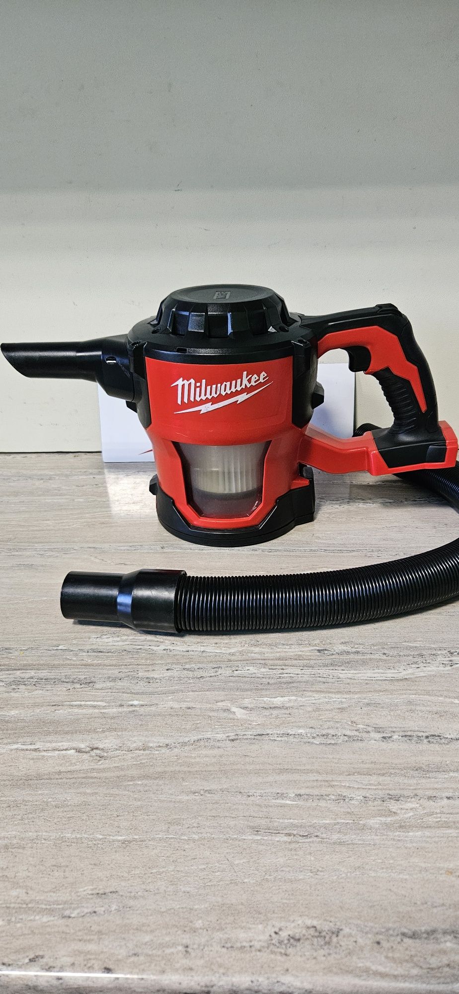 Milwaukee Прахосмукачка M18CV