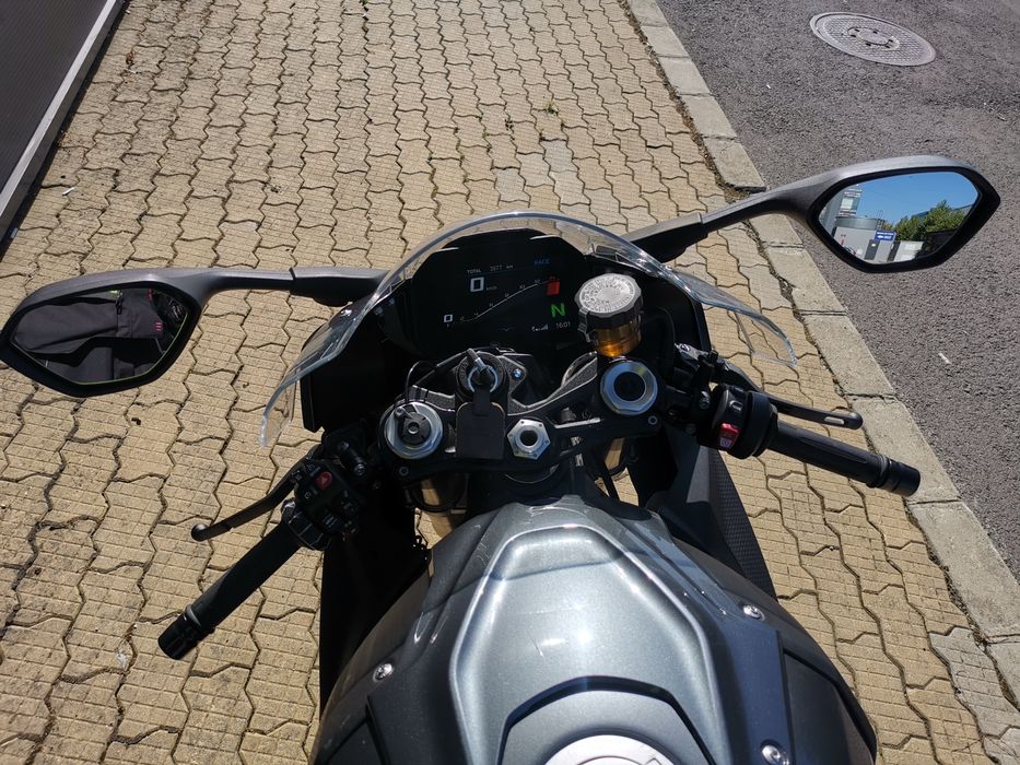 Motocicleta BMW S1000RR 2023