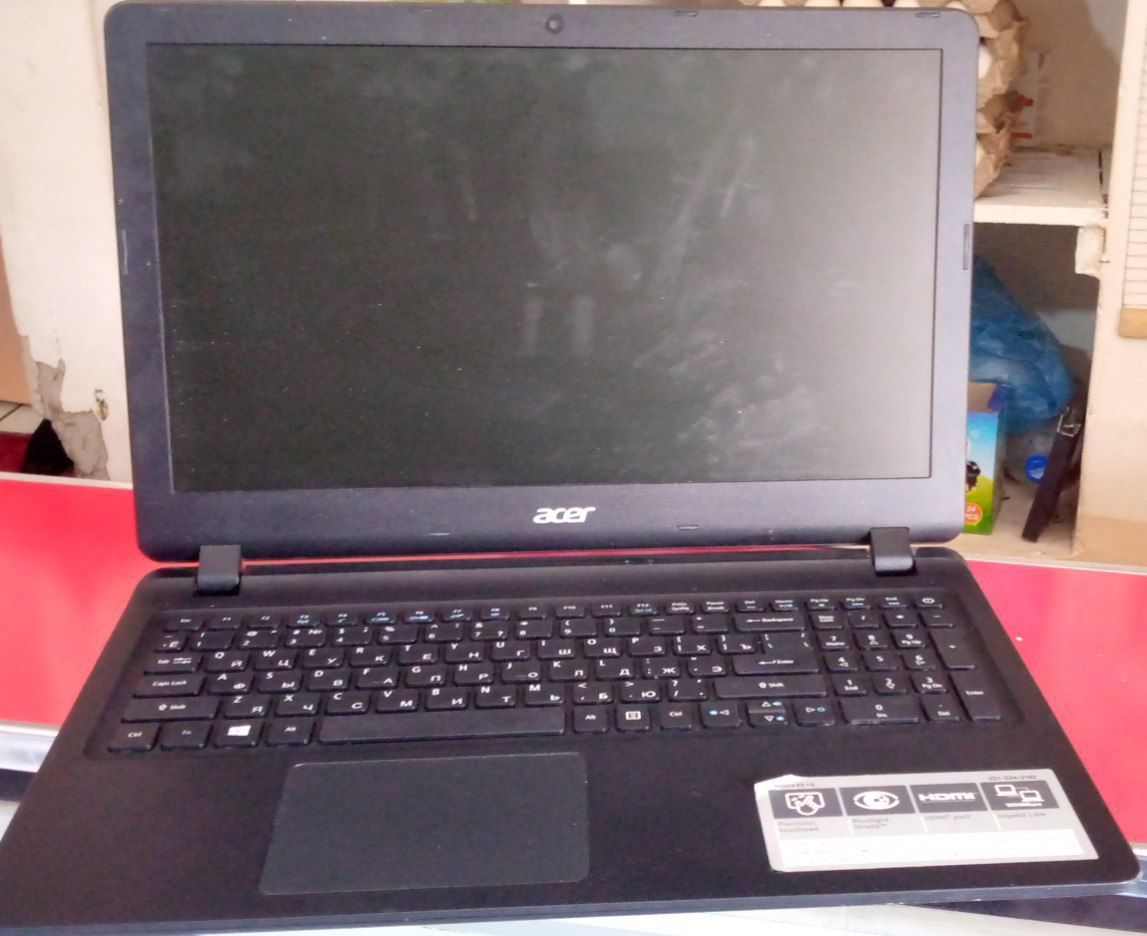 Acer  Aspire ES-15 yangiday ko'p ishlamagan!