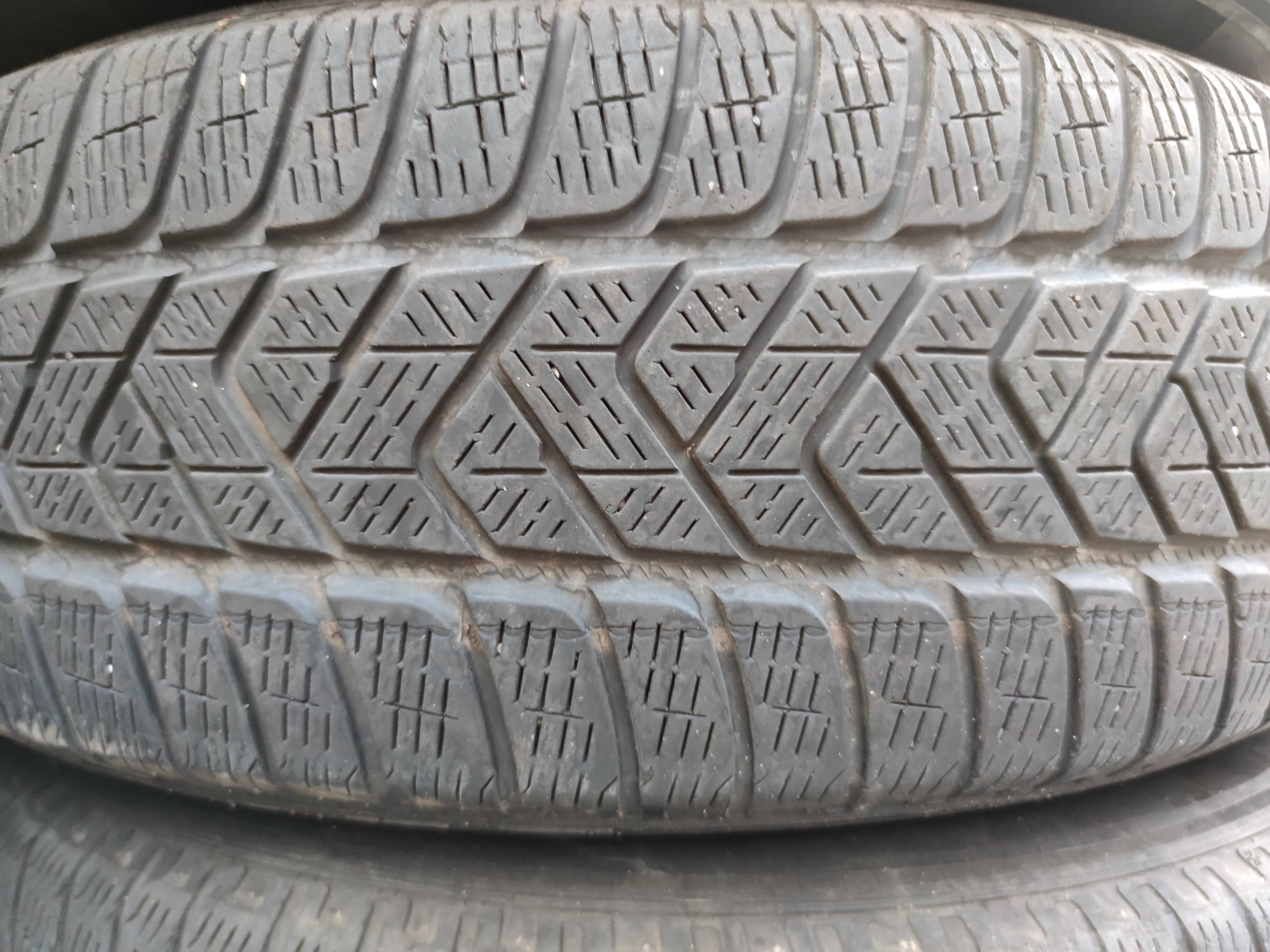 4бр Зимни Гуми 215 65 17 - Pirelli